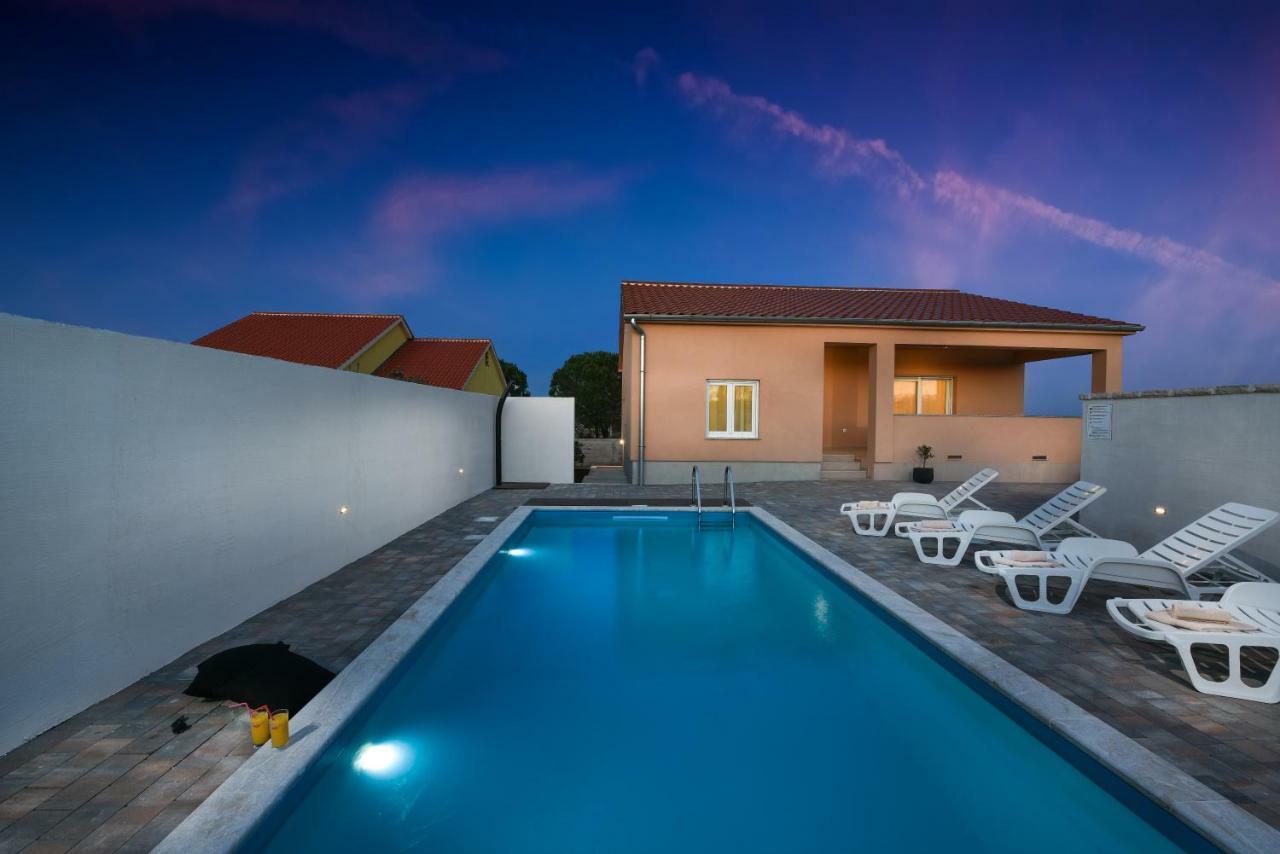 Holiday Home Luka Zadar Luaran gambar